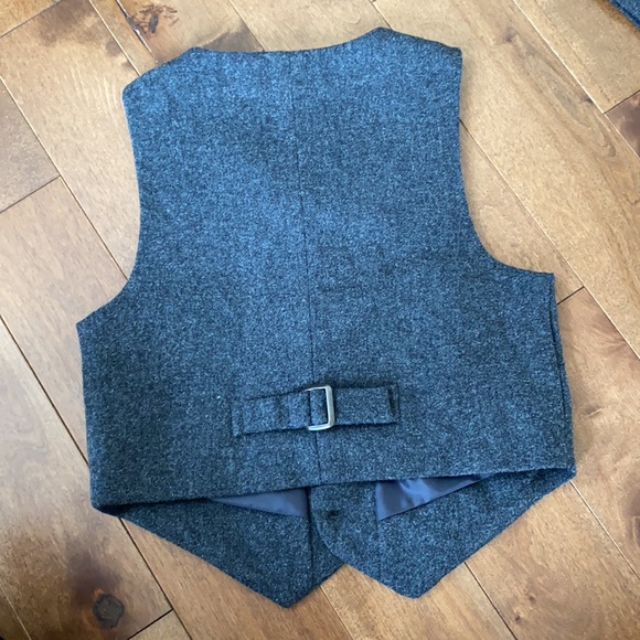 Vest - Picture 4 of 9